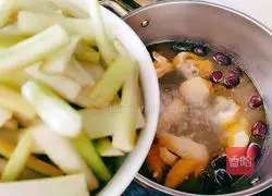 Illustration of how to make braised chicken with cattail sprouts 11