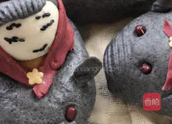 Illustration of how Zhu Bajie carries his wife on his back 21