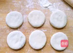 Illustration of how to make pie (pork and green onion stuffing) 11