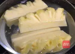 Illustration of how to make pineapple fried chicken 1