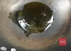 Illustration of how to make crumbly layer cake 7