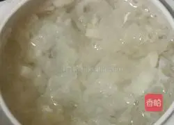 Illustration of how to make Tremella and Lotus Seed Snow Pear Soup 2