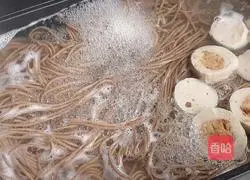 Illustration of how to make meatball soba noodles 6