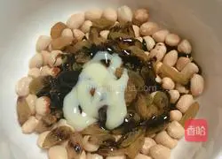 Illustration of how to make brown sugar condensed milk and peanuts 8