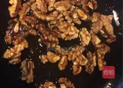 Amber walnut kernel recipe illustration 3