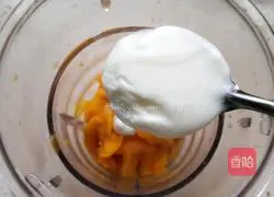 Illustration of how to make yogurt rainbow cup 11