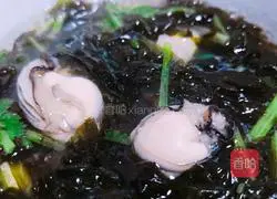 Illustration of how to make seaweed and oyster soup 4