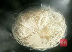 Illustration of how to make shredded pork noodles 5
