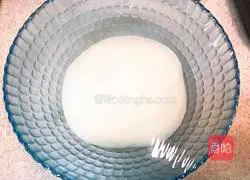 Illustration of how to make 65-degree tangzhong hamburger embryos 8