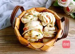 Illustration of how to make scallion and ham rolls 13