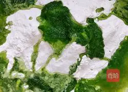 Illustration of how to make spinach juice spring cake 3