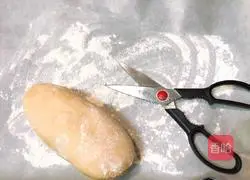 Illustration of making tomato scissor noodles with oil splash 7