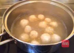 Illustration of how to make shrimp and chicken meatball soup 9