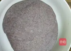  Illustration of how to make black rice rolls 5