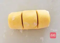 Illustration of how to make pumpkin puree flower rolls 7