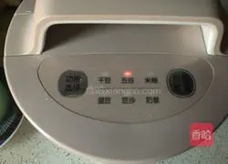 Illustration of how to make peanut soy milk 5