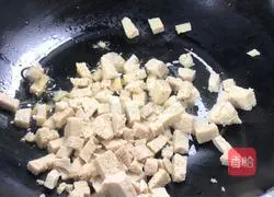 Illustration of how to make noodles with frozen tofu sauce 4