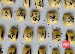 Illustration of how to make a bite of crispy cake 6