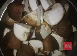 Illustration of how to make tomato, winter bamboo shoots, mushrooms and tofu soup 4