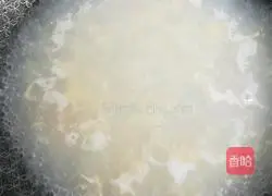 Illustration of how to make shrimp peel scissor noodles 3