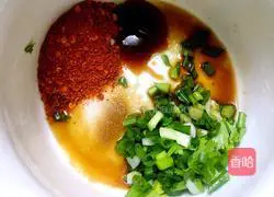 Illustration of how to make spicy and sour egg noodle soup 3