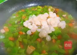 Illustration of how to stir-fry lettuce with shrimps 9