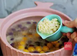 Illustration of how to make two-color dumplings with brown sugar and fermented rice 13