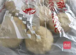 Illustration of how to make ham and shrimp pizza 3