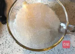 Illustration of how to fish coconut milk and fruit 12