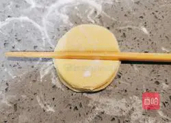 Illustration of how to make pumpkin flower steamed buns 8