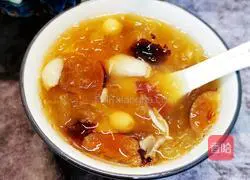 Red dates and lotus seeds Illustration of how to make Lily and Tremella Soup 13