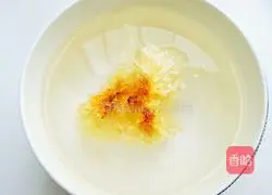  Illustration of how to make rock sugar, snow pear and white fungus soup 2
