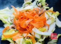 Illustration of how to make fried rice noodles (Cantonese style) 10