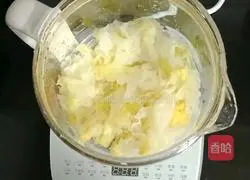 Illustration of how to make apple tremella sugar water 6