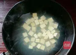 Illustration of how to make shrimp skin, egg and leek soup 5