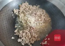 Illustration of how to make tomato meat sauce pasta 8