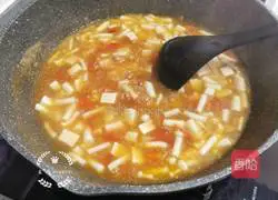 Illustration of how to make tomato, white mushroom and tofu soup 9