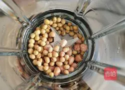 Illustration of how to make peanut thick soy milk 3