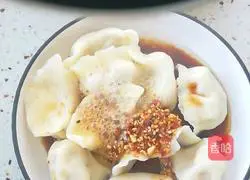 Illustration of how to make oil dumplings 4