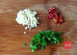 Illustration of how to make cold peanut sprouts 2