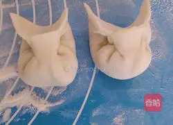 Illustration of how to make leek, shrimp and fresh meat dumplings 9
