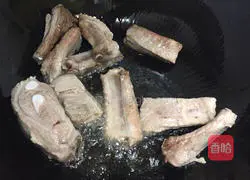 Illustration of how to make braised pork ribs and beans with noodles 7