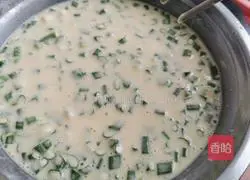 Illustration of how to make fragrant scallion pancakes 6