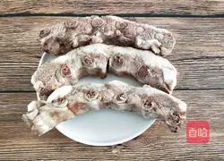 Illustration of how to make pork ribs stewed with pickled cabbage 2