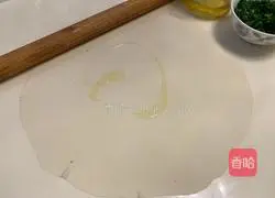 Illustration of how to make hot noodles with scallion pancakes 6