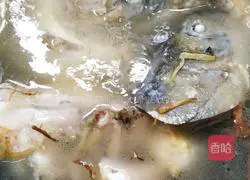 Illustration of how to make fragrant fish head soup 8