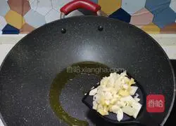 一Illustration of how to make a bowl of fried noodles 2