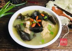 Illustration of how to make wolfberry and kelp soup 10