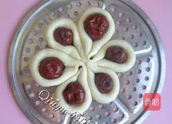 Illustration of how to make jujube steamed buns 8