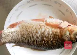 Crucian carp and tofu Illustration of how to make soup 1